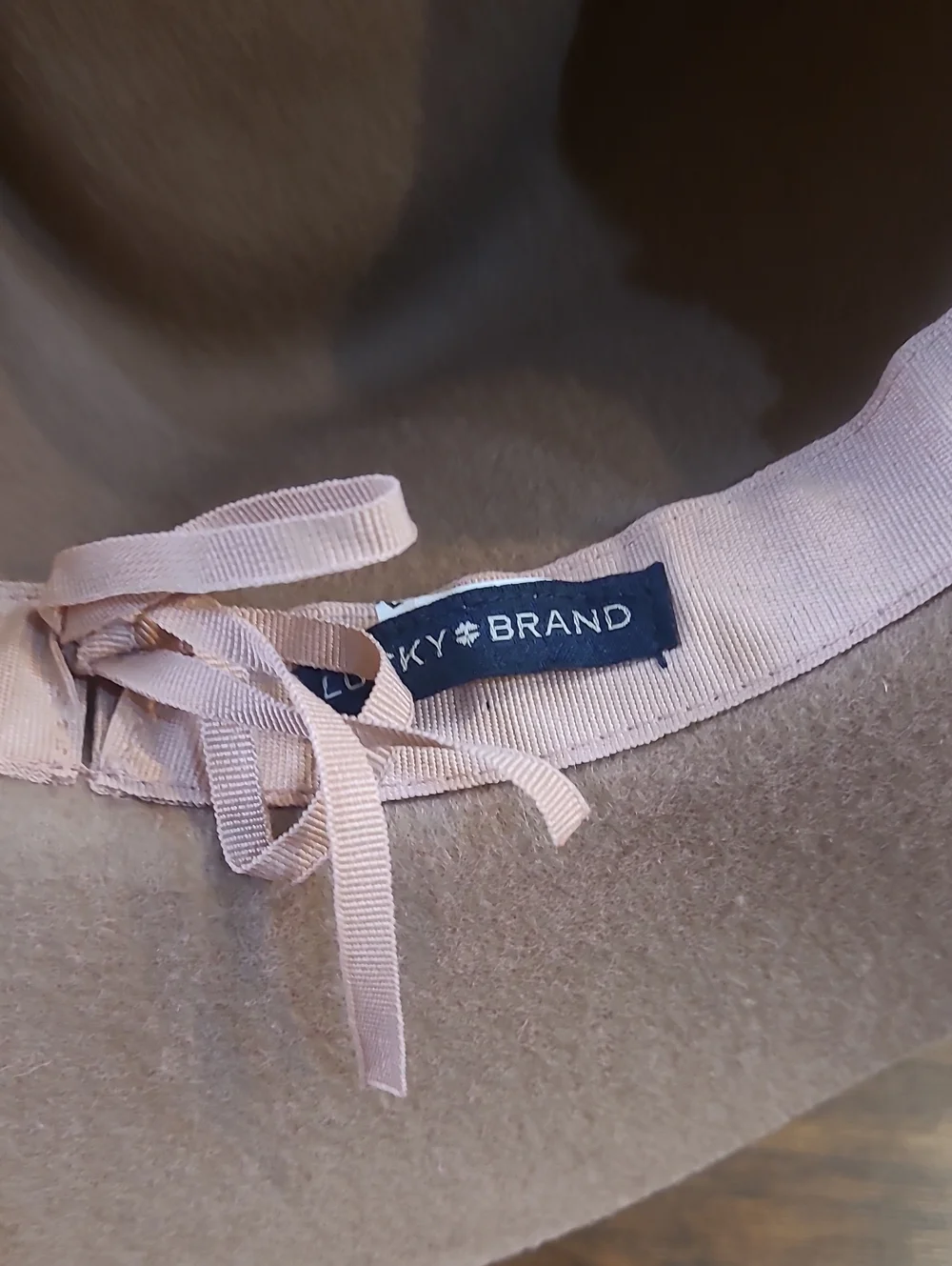 Lucky Brand Wide-Brim Wool Felt Women's Hat in Beige with Ribbon